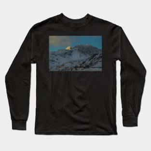 VIEW OF LLIWEDD ~ THE ROAD TO PEN Y PASS FROM CAPEL CURIG Long Sleeve T-Shirt